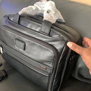 100% leather Tumi shoulder bag organizer